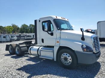  Salvage Freightliner Cascadia 1