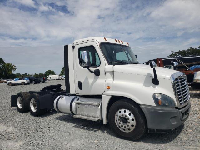  Salvage Freightliner Cascadia 1