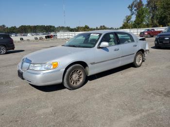  Salvage Lincoln Towncar