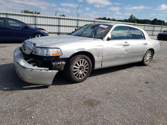  Salvage Lincoln Towncar