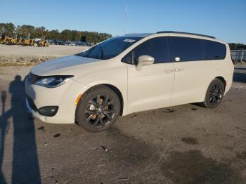  Salvage Chrysler Pacifica