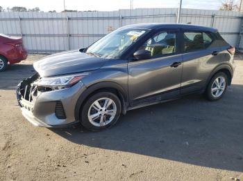  Salvage Nissan Kicks