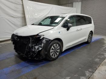  Salvage Chrysler Pacifica