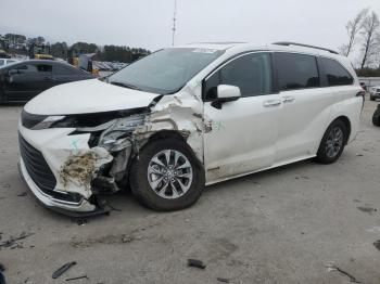  Salvage Toyota Sienna