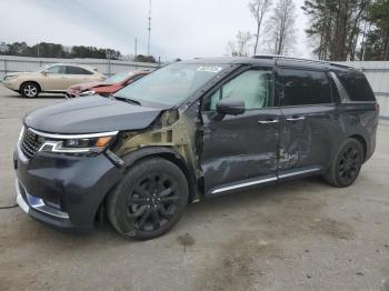  Salvage Kia Carnival