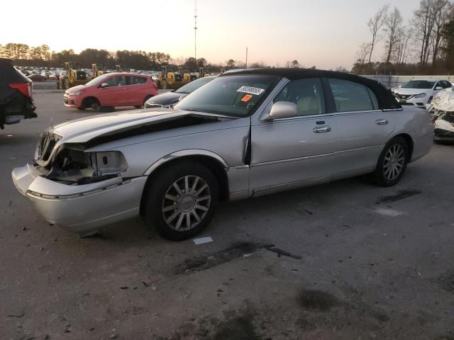  Salvage Lincoln Towncar