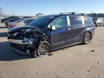  Salvage Toyota Sienna