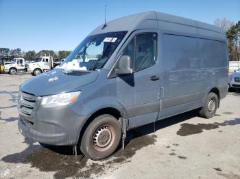  Salvage Mercedes-Benz Sprinter