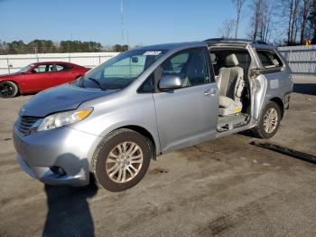  Salvage Toyota Sienna