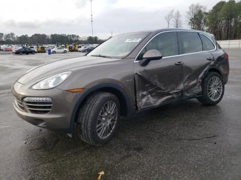  Salvage Porsche Cayenne