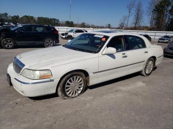  Salvage Lincoln Towncar