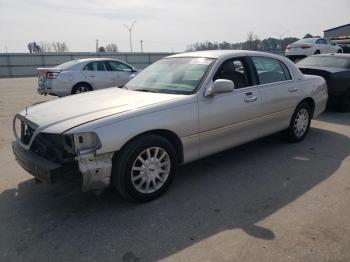  Salvage Lincoln Towncar