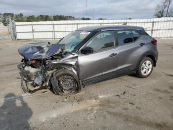  Salvage Nissan Kicks