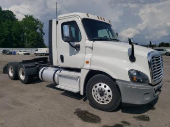  Salvage Freightliner Cascadia 1