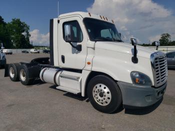  Salvage Freightliner Cascadia 1