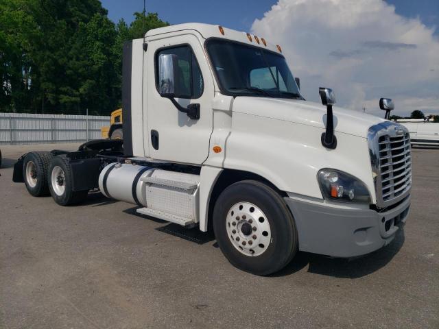 Salvage Freightliner Cascadia 1