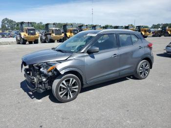  Salvage Nissan Kicks