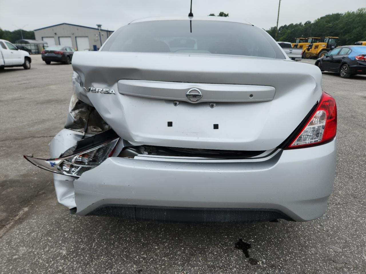 Nissan Versa S Image 3