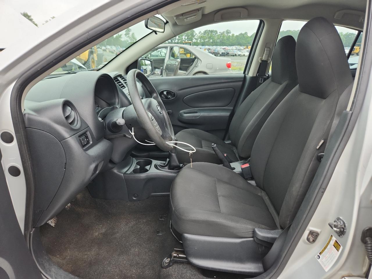 Nissan Versa S Image 6
