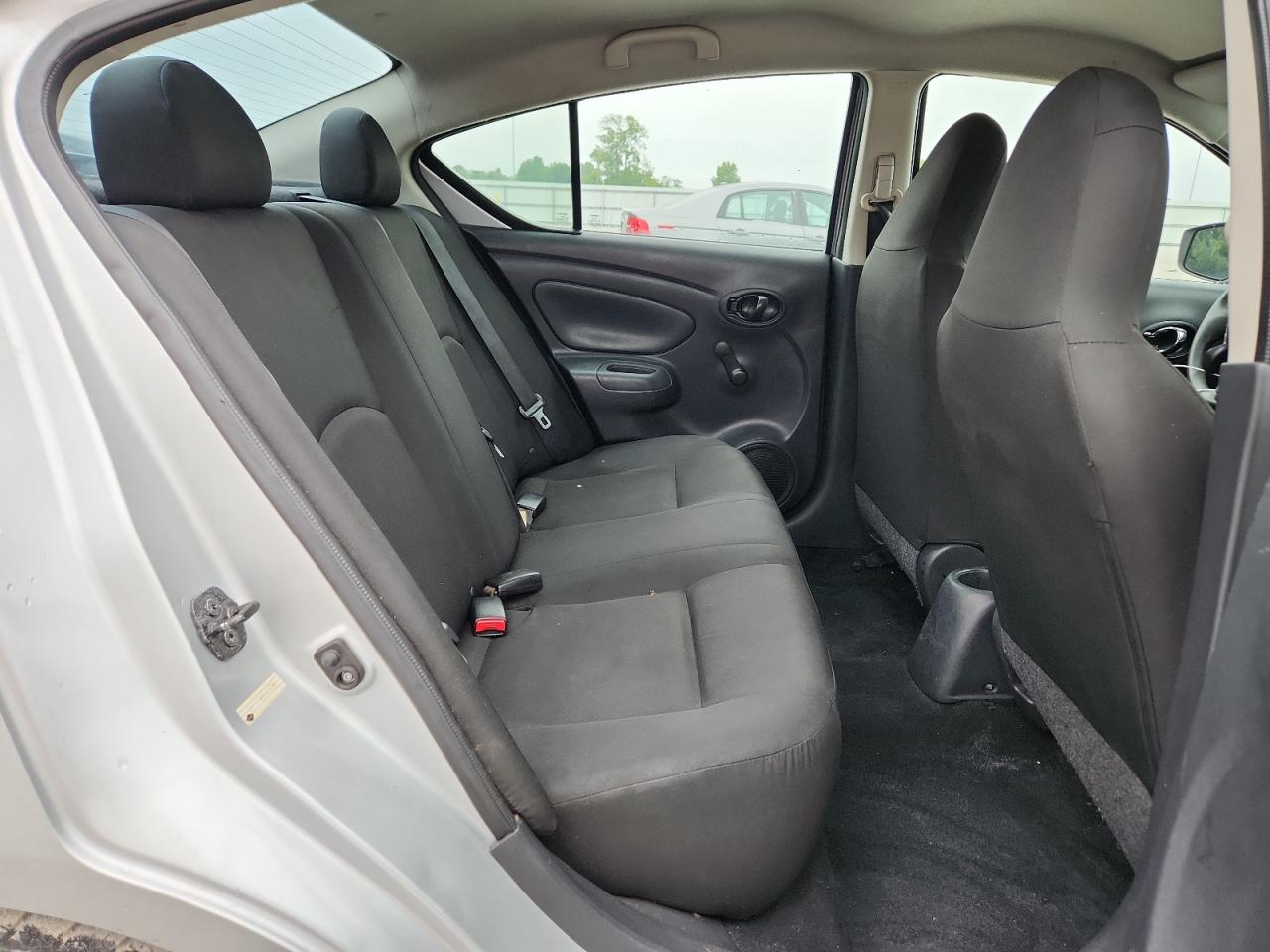 Nissan Versa S Image 10