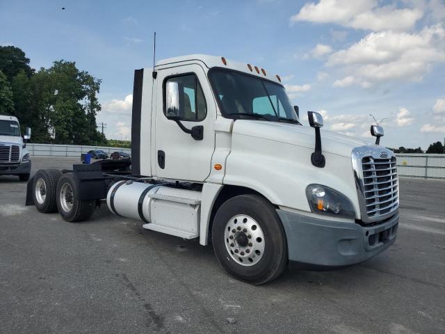  Salvage Freightliner Cascadia 1