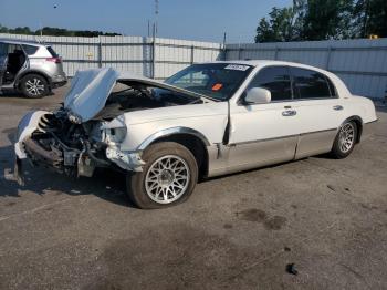  Salvage Lincoln Towncar