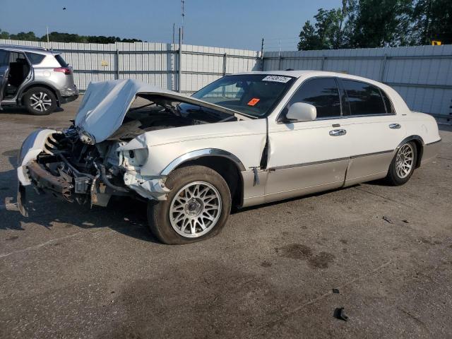  Salvage Lincoln Towncar
