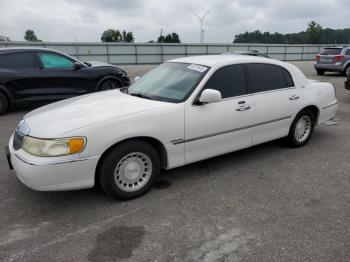  Salvage Lincoln Towncar