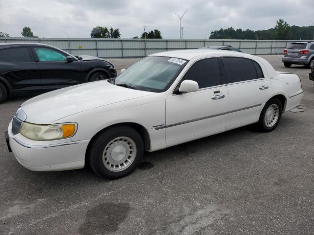  Salvage Lincoln Towncar