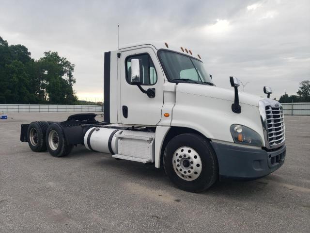  Salvage Freightliner Cascadia 1