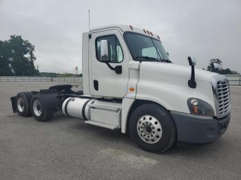  Salvage Freightliner Cascadia 1