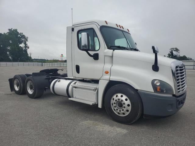  Salvage Freightliner Cascadia 1
