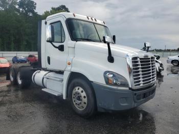 Salvage Freightliner Cascadia 1