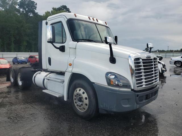  Salvage Freightliner Cascadia 1
