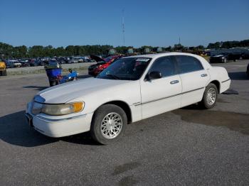  Salvage Lincoln Towncar