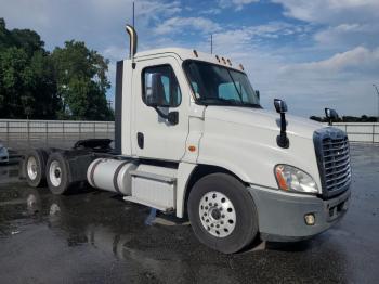  Salvage Freightliner Cascadia 1