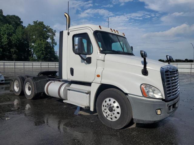  Salvage Freightliner Cascadia 1