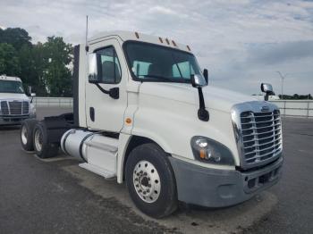  Salvage Freightliner Cascadia 1