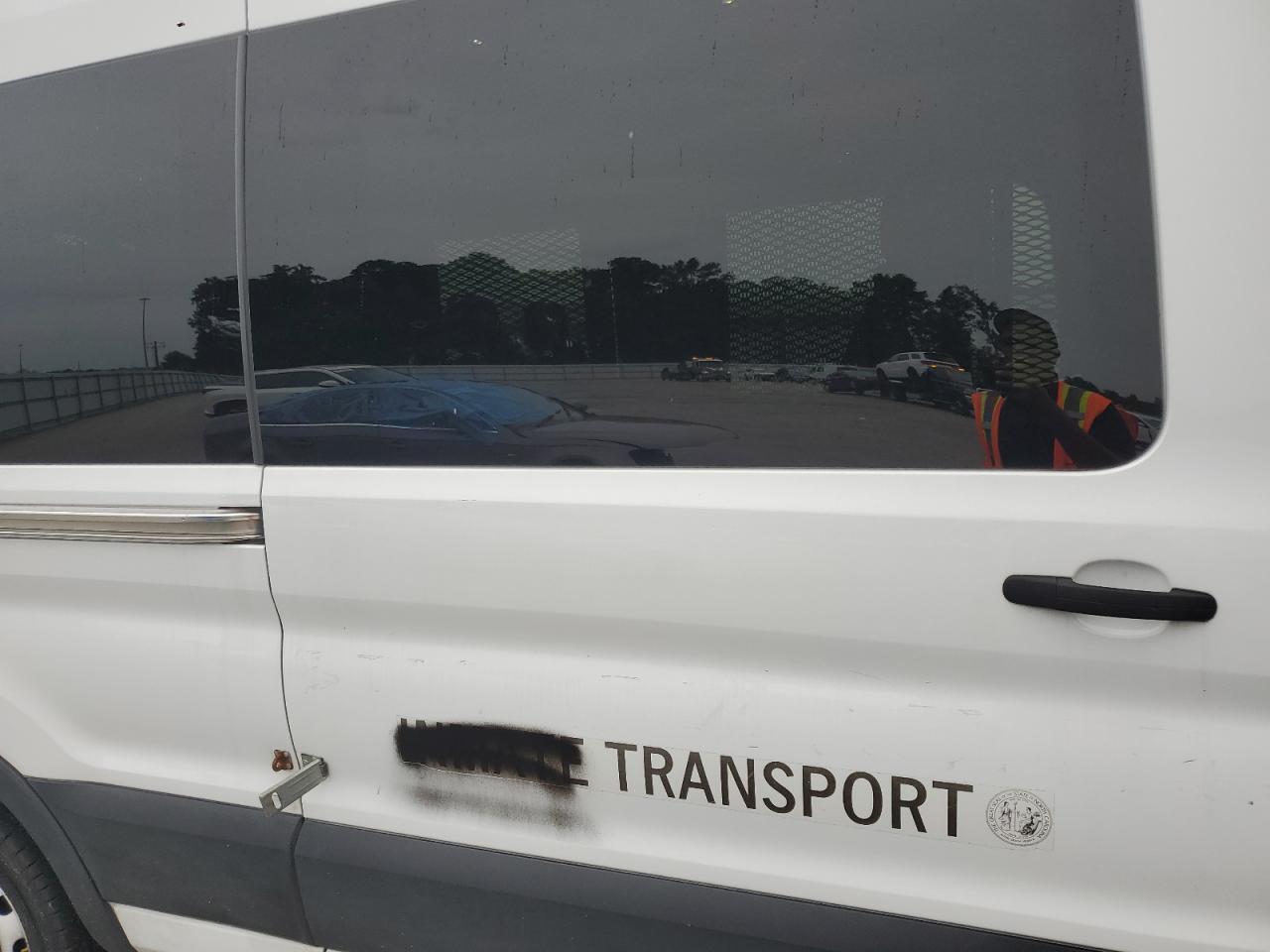 Ford Transit T-350 Image 13