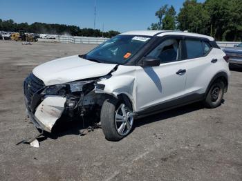  Salvage Nissan Kicks