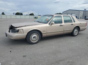  Salvage Lincoln Towncar