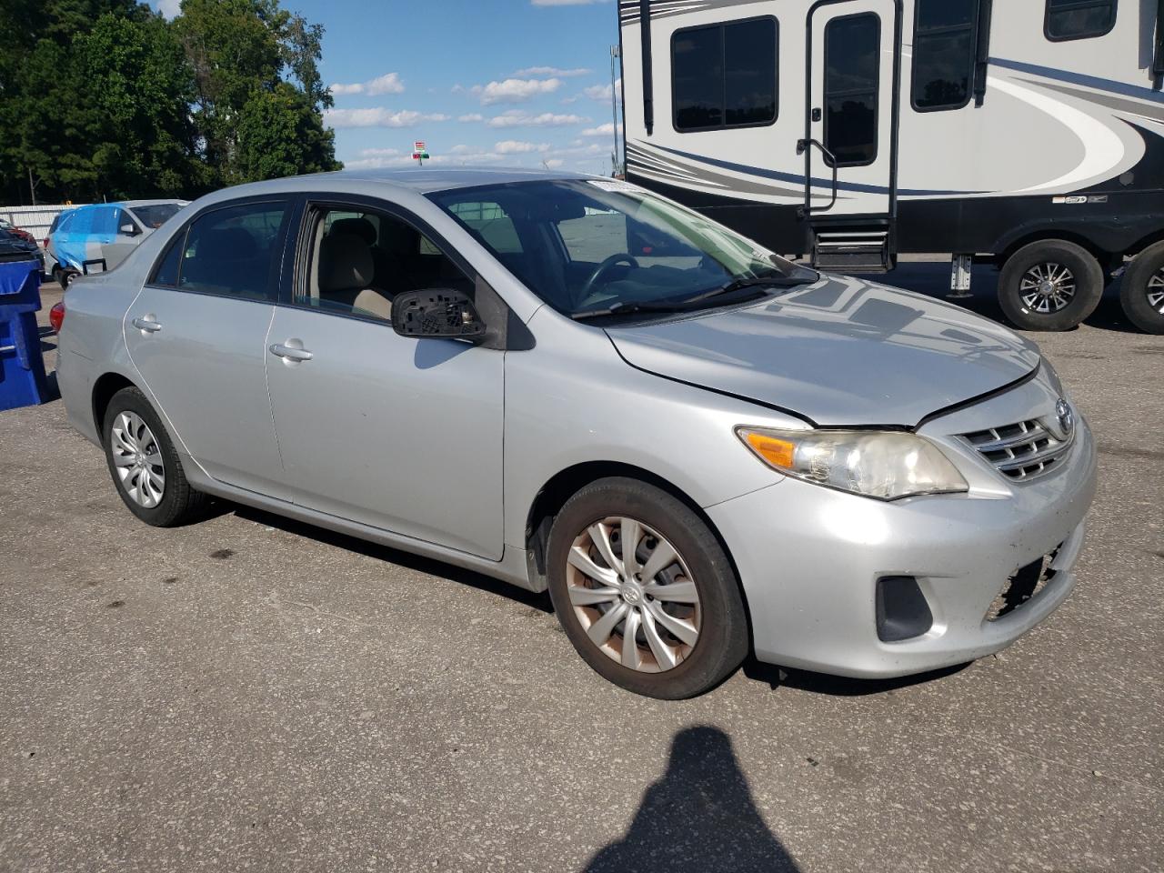 Toyota Corolla Base Image 8