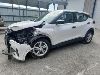  Salvage Nissan Kicks