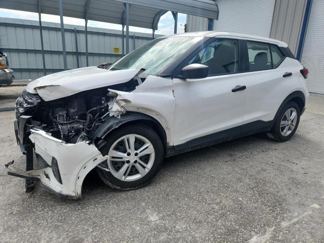  Salvage Nissan Kicks