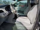 Toyota Sienna Le Image 9