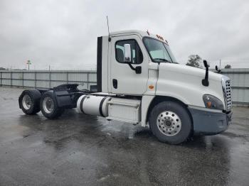  Salvage Freightliner Cascadia 1
