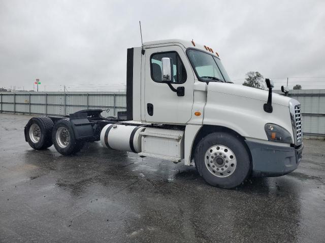  Salvage Freightliner Cascadia 1