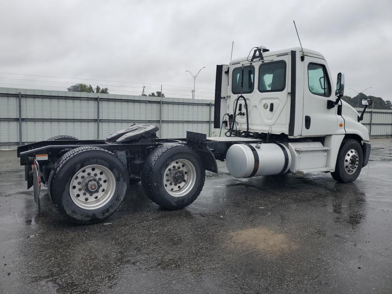 Freightliner Cascadia 1 Image 2