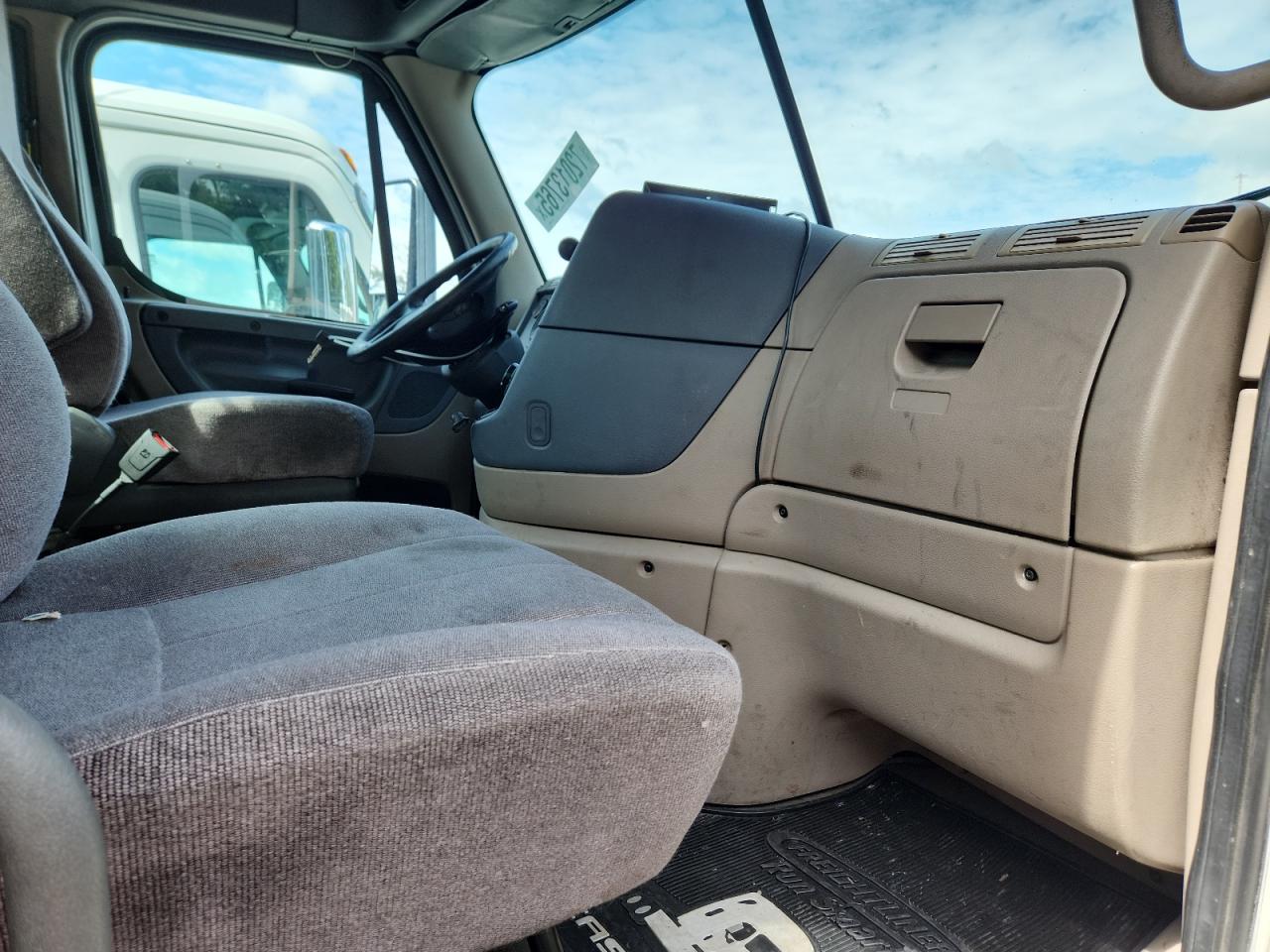 Freightliner Cascadia 1 Image 7