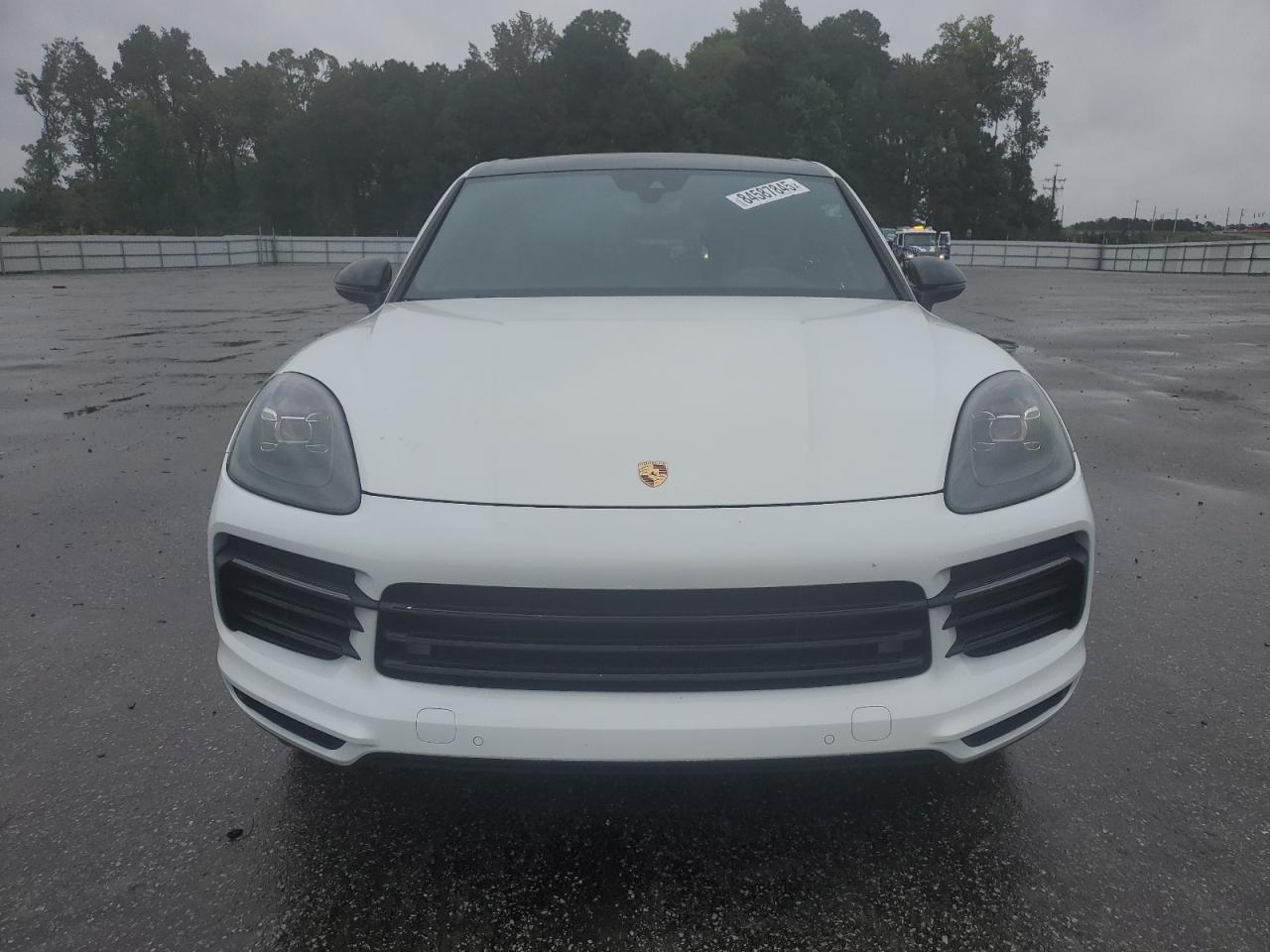 Porsche Cayenne Image 3
